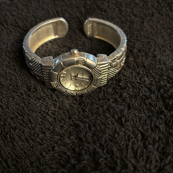 Silver toned bracelet watch vintage style intricate design new battery - Picture 6 of 8